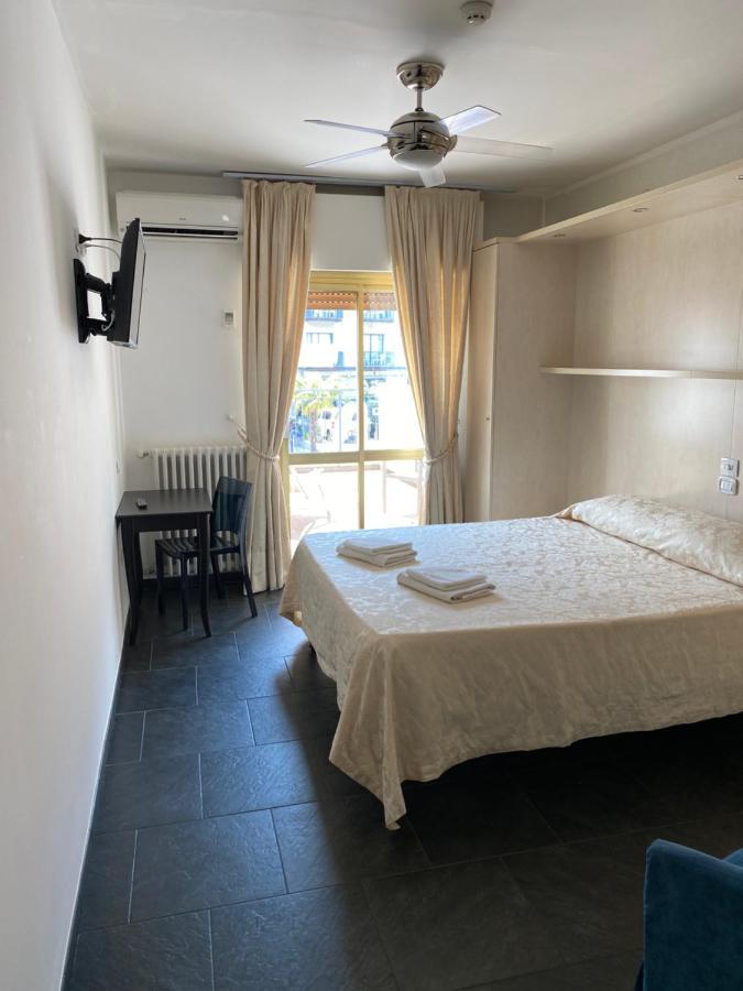 Hotel La Perla Riva del Garda Kültér fotó