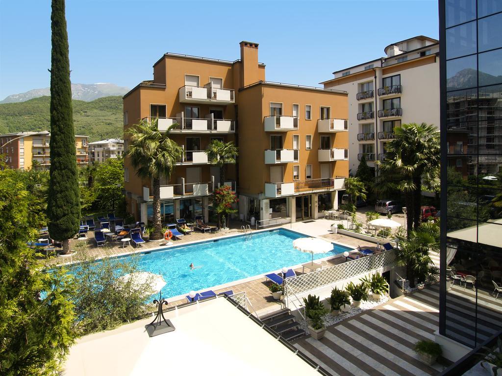 Hotel La Perla Riva del Garda Kültér fotó